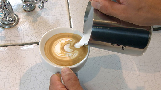 Latte art el kitabı: Yaprak ve Lale nasıl çizilir